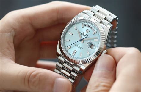 winding a rolex datejust